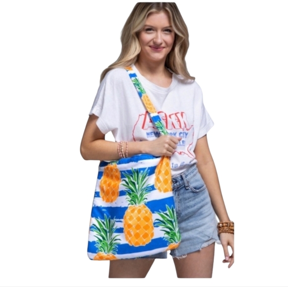 Blue Pineapple Bag Convertible beach towel - Picture 7 of 12
